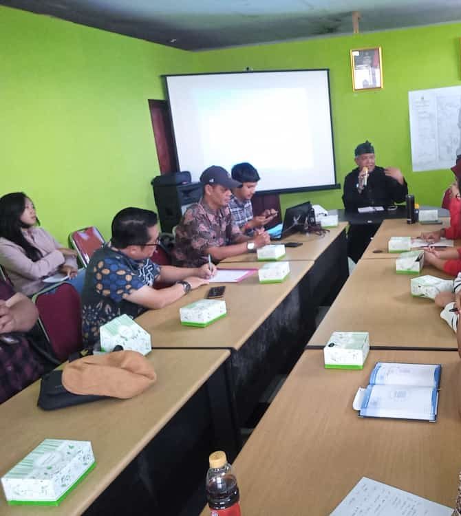 Pendampingan Desa Wisata Kecamatan Pasirjambu, Kabupaten Bandung Pusat  oleh  Kepala Pusat Pengembangan Wilayah dan Teknologi Lingkungan Hidup dan Inkubator Bisnis Halal LPPM UNISBA